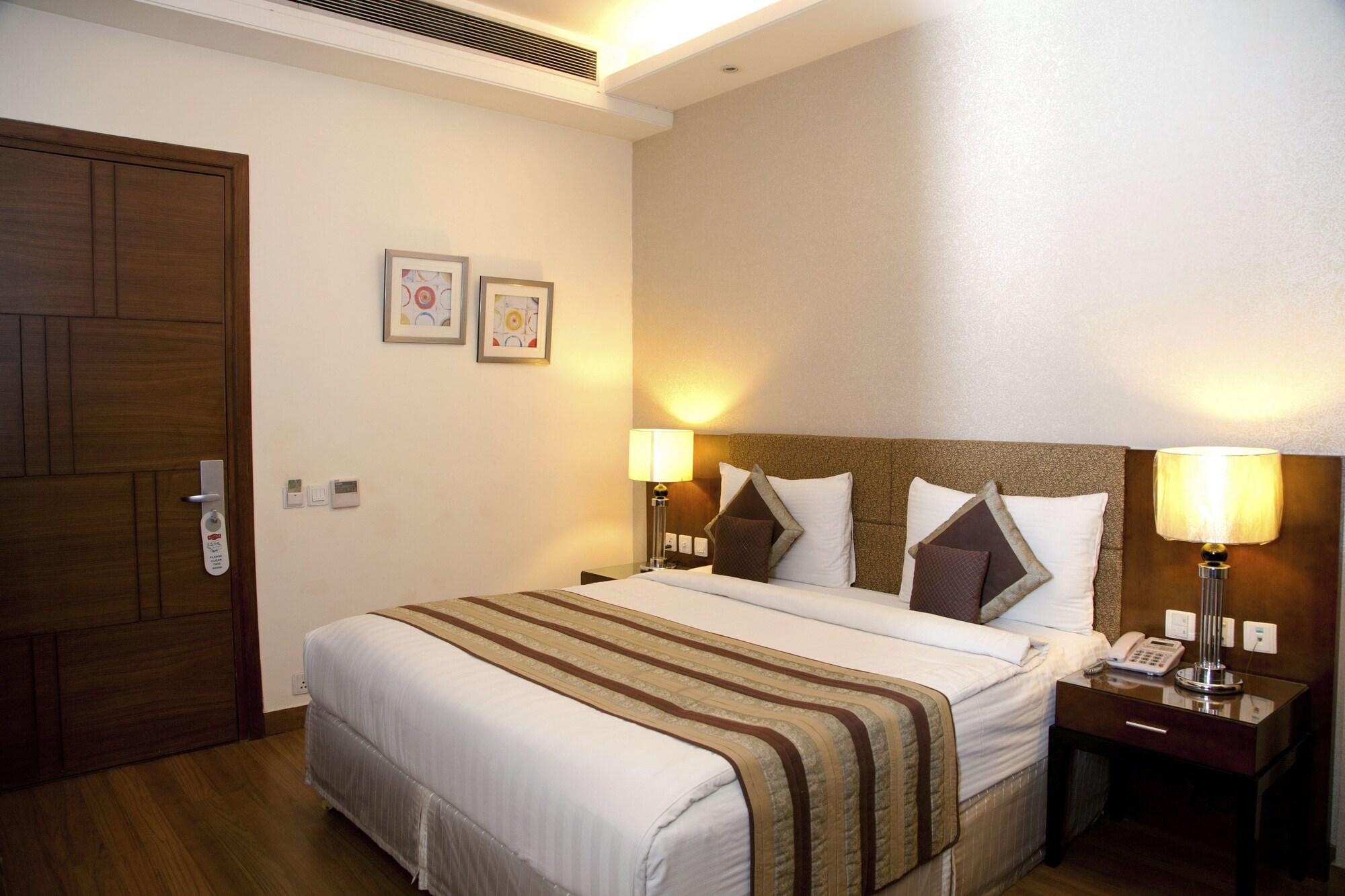 Alpina Hotels & Suites New Delhi Bagian luar foto