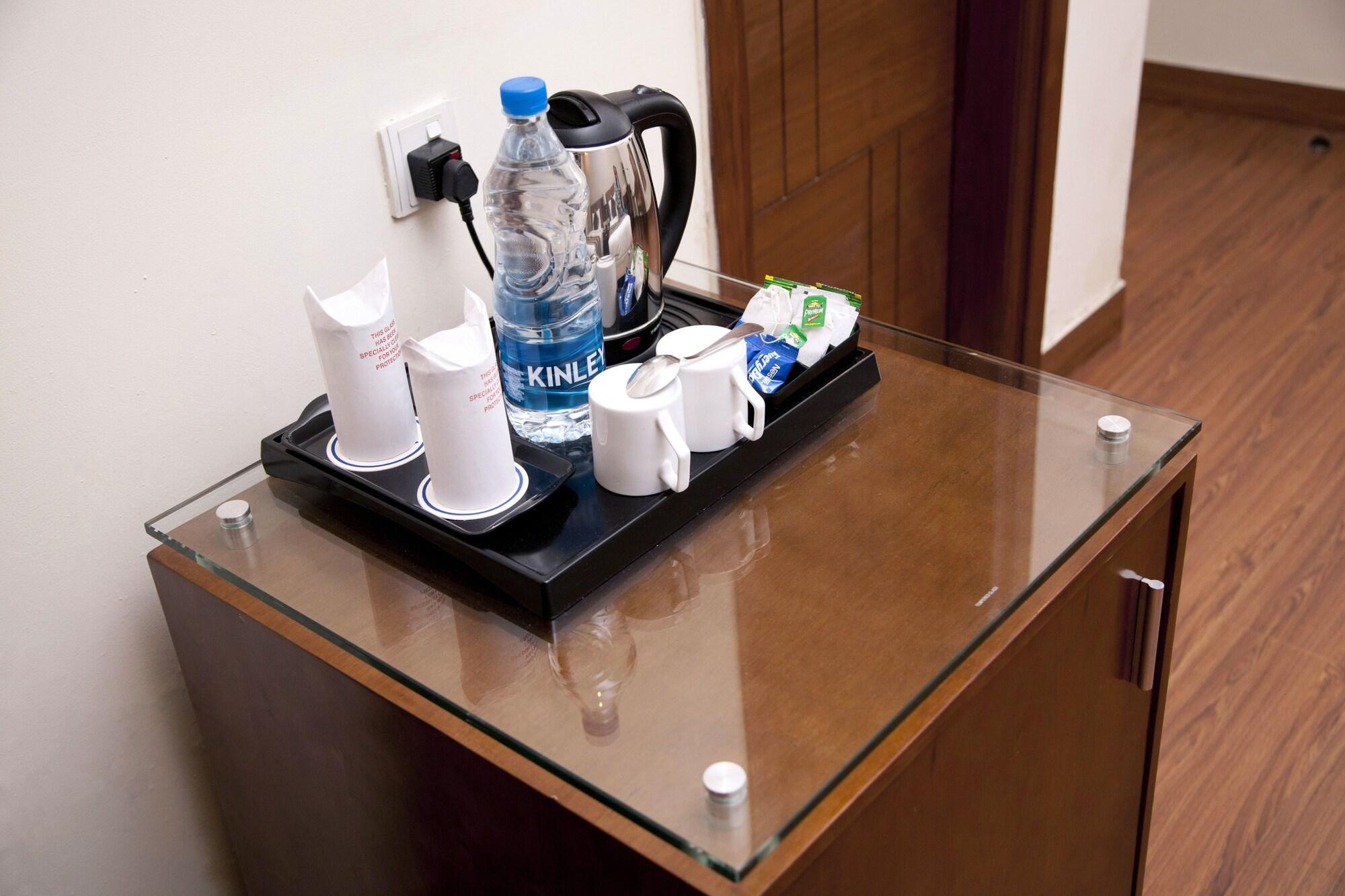 Alpina Hotels & Suites New Delhi Bagian luar foto