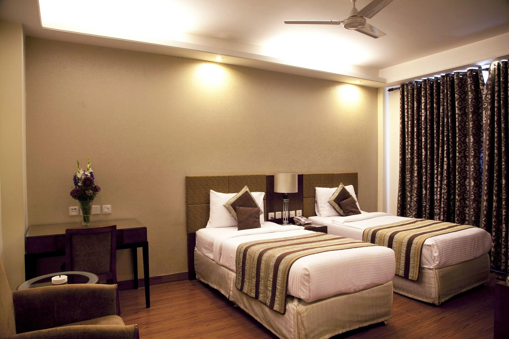 Alpina Hotels & Suites New Delhi Bagian luar foto