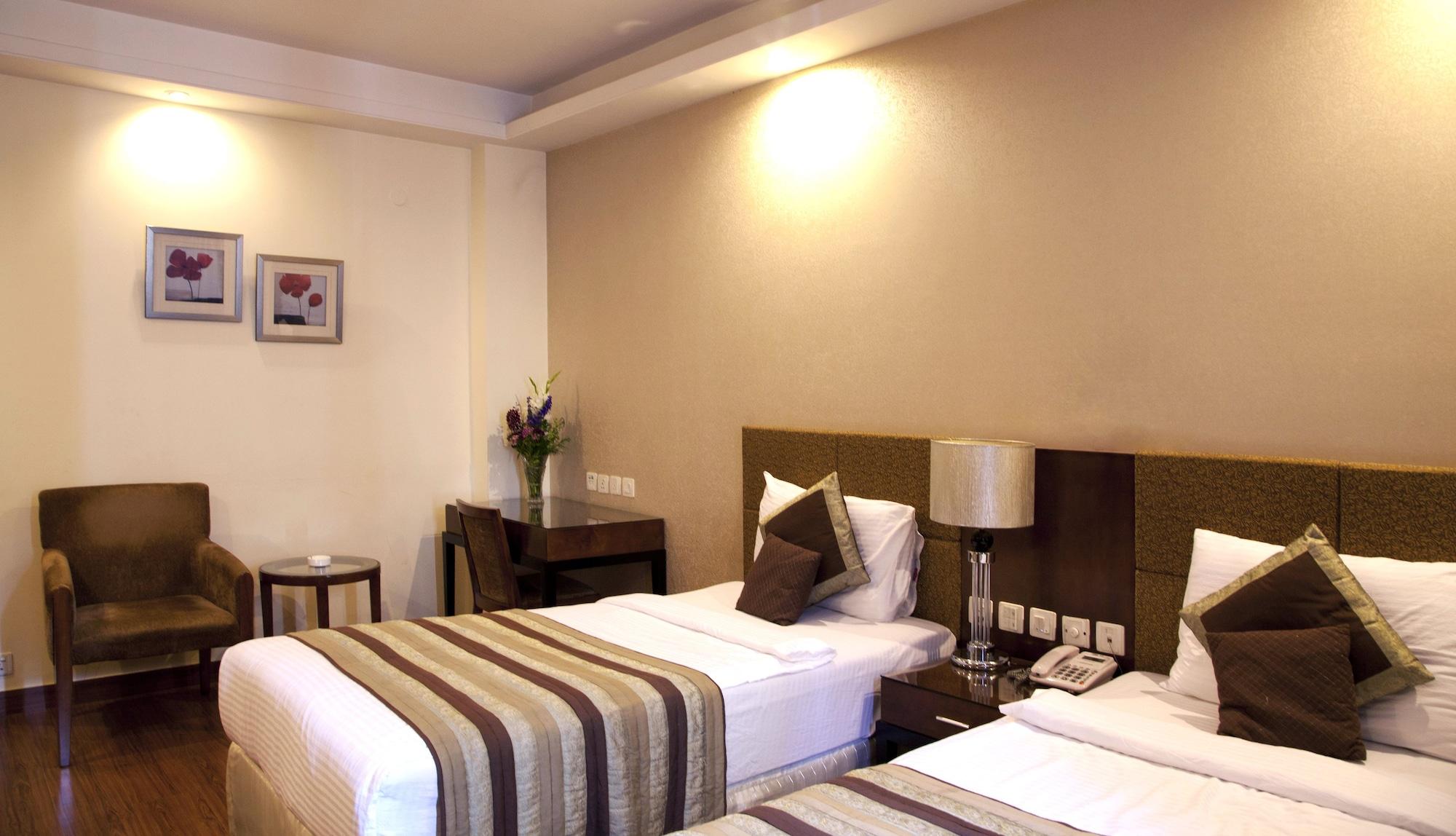 Alpina Hotels & Suites New Delhi Bagian luar foto