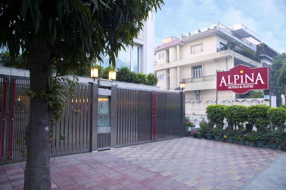 Alpina Hotels & Suites New Delhi Bagian luar foto
