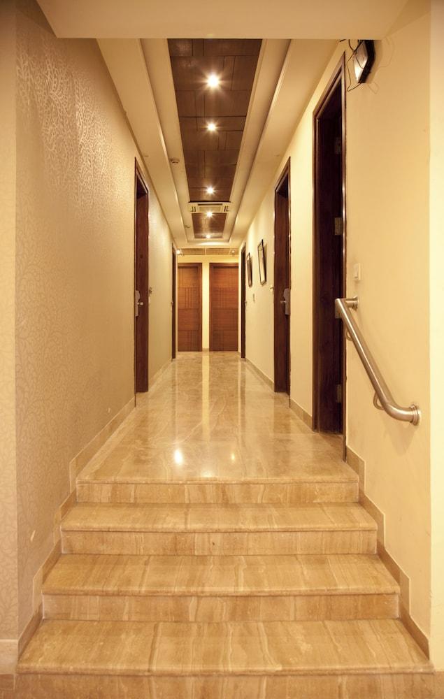 Alpina Hotels & Suites New Delhi Bagian luar foto