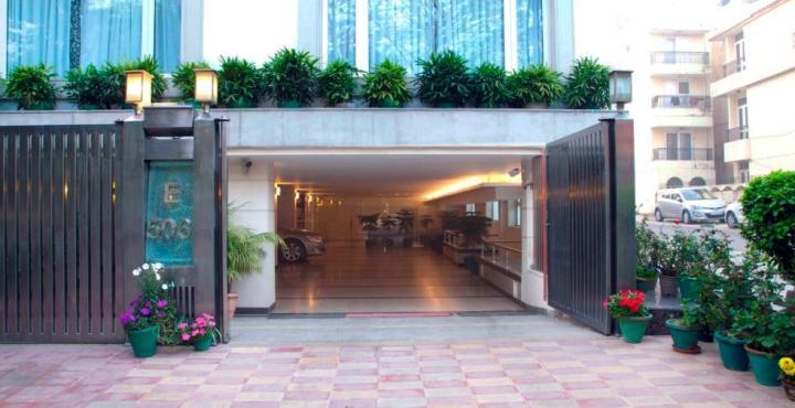 Alpina Hotels & Suites New Delhi Bagian luar foto