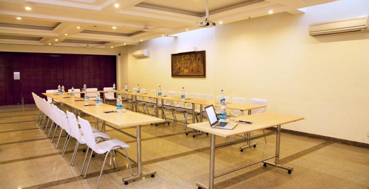 Alpina Hotels & Suites New Delhi Bagian luar foto
