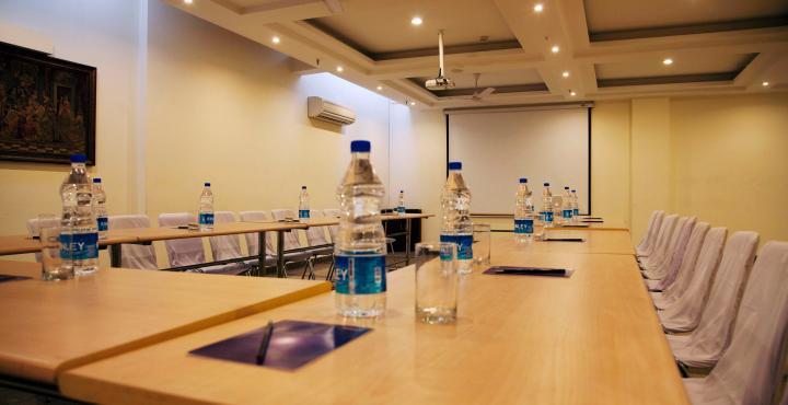 Alpina Hotels & Suites New Delhi Bagian luar foto