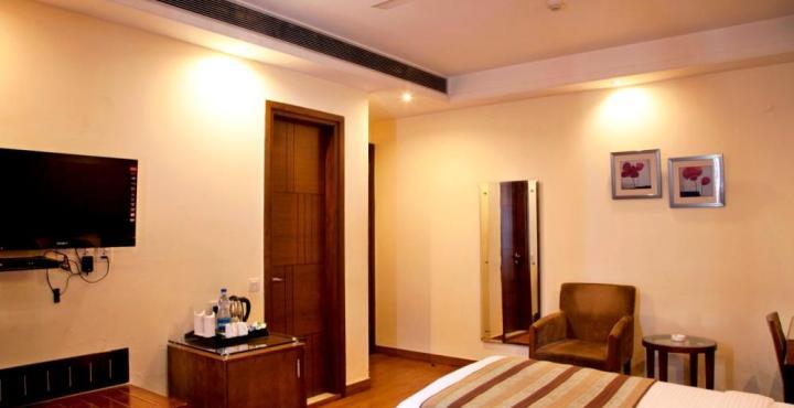 Alpina Hotels & Suites New Delhi Bagian luar foto