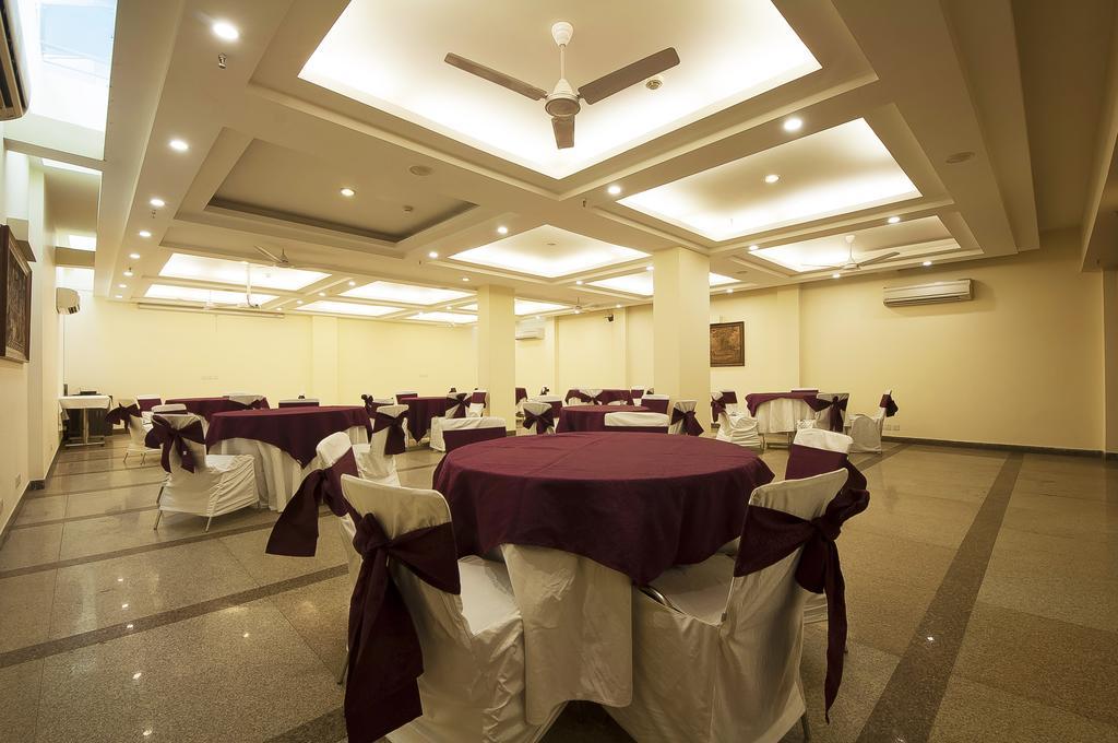 Alpina Hotels & Suites New Delhi Bagian luar foto