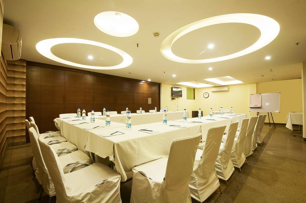 Alpina Hotels & Suites New Delhi Bagian luar foto