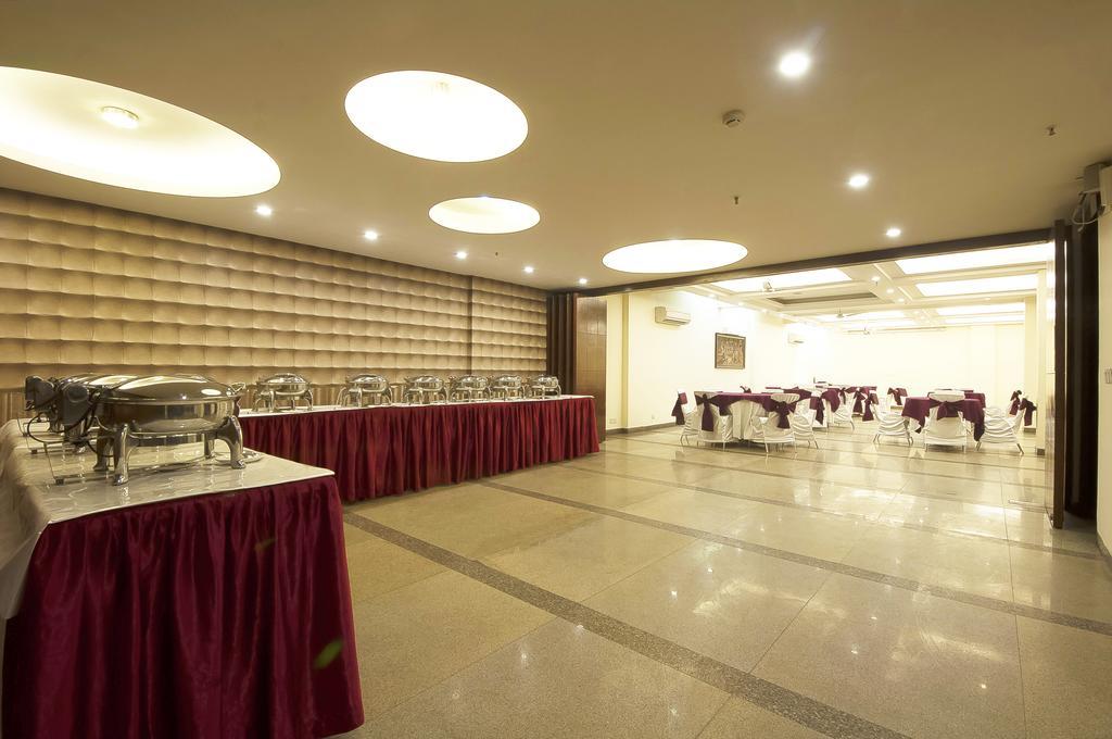 Alpina Hotels & Suites New Delhi Bagian luar foto