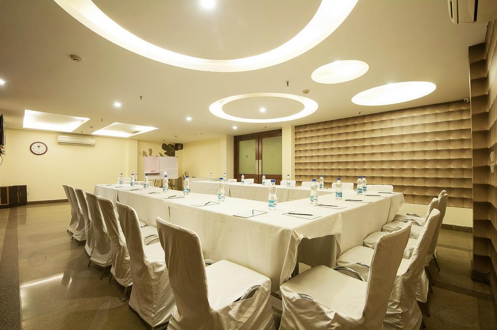 Alpina Hotels & Suites New Delhi Bagian luar foto