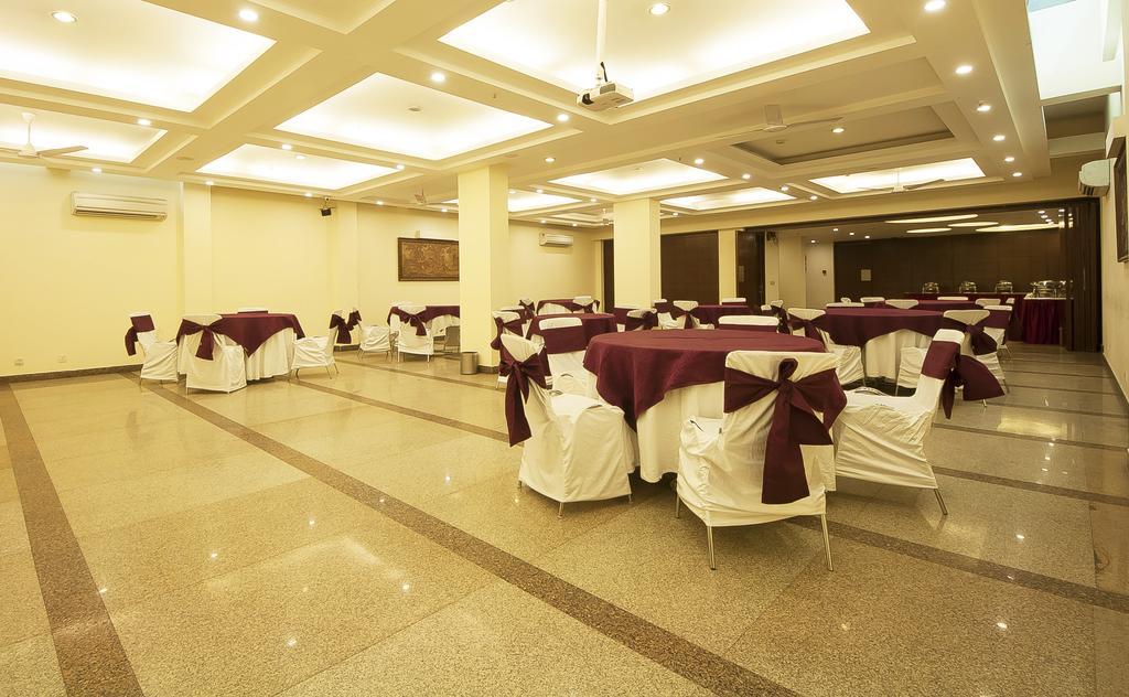 Alpina Hotels & Suites New Delhi Bagian luar foto