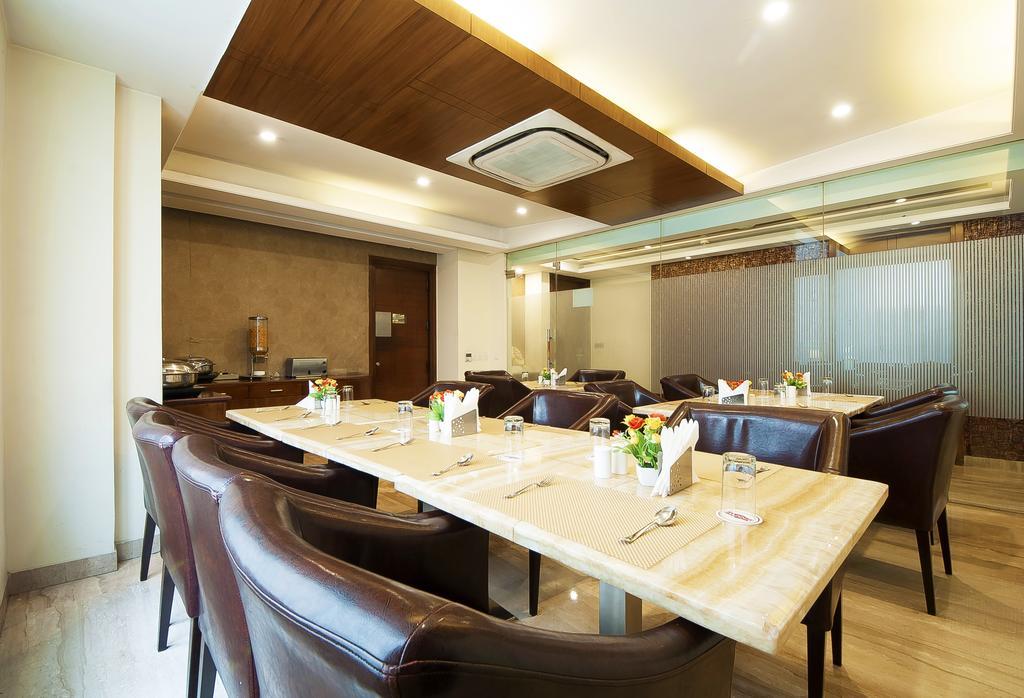 Alpina Hotels & Suites New Delhi Bagian luar foto