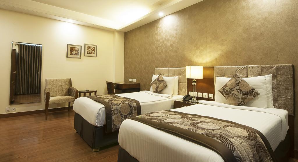 Alpina Hotels & Suites New Delhi Bagian luar foto