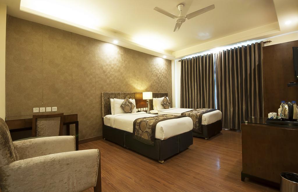 Alpina Hotels & Suites New Delhi Bagian luar foto