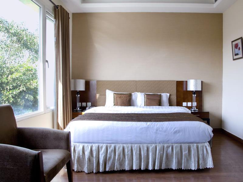 Alpina Hotels & Suites New Delhi Bagian luar foto