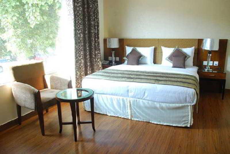 Alpina Hotels & Suites New Delhi Bagian luar foto