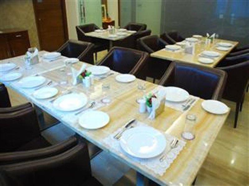 Alpina Hotels & Suites New Delhi Bagian luar foto