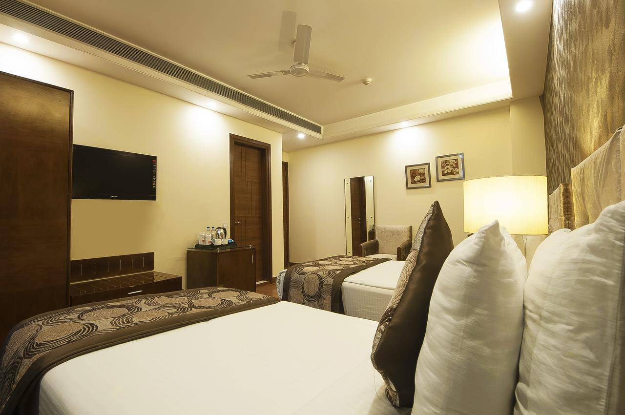 Alpina Hotels & Suites New Delhi Bagian luar foto
