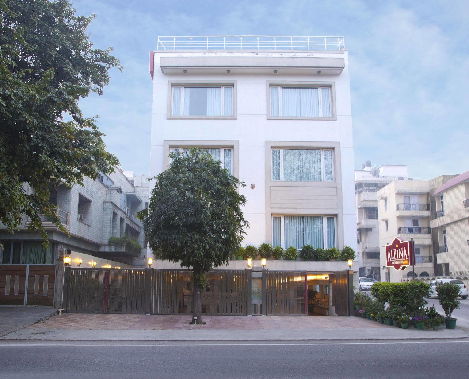 Alpina Hotels & Suites New Delhi Bagian luar foto