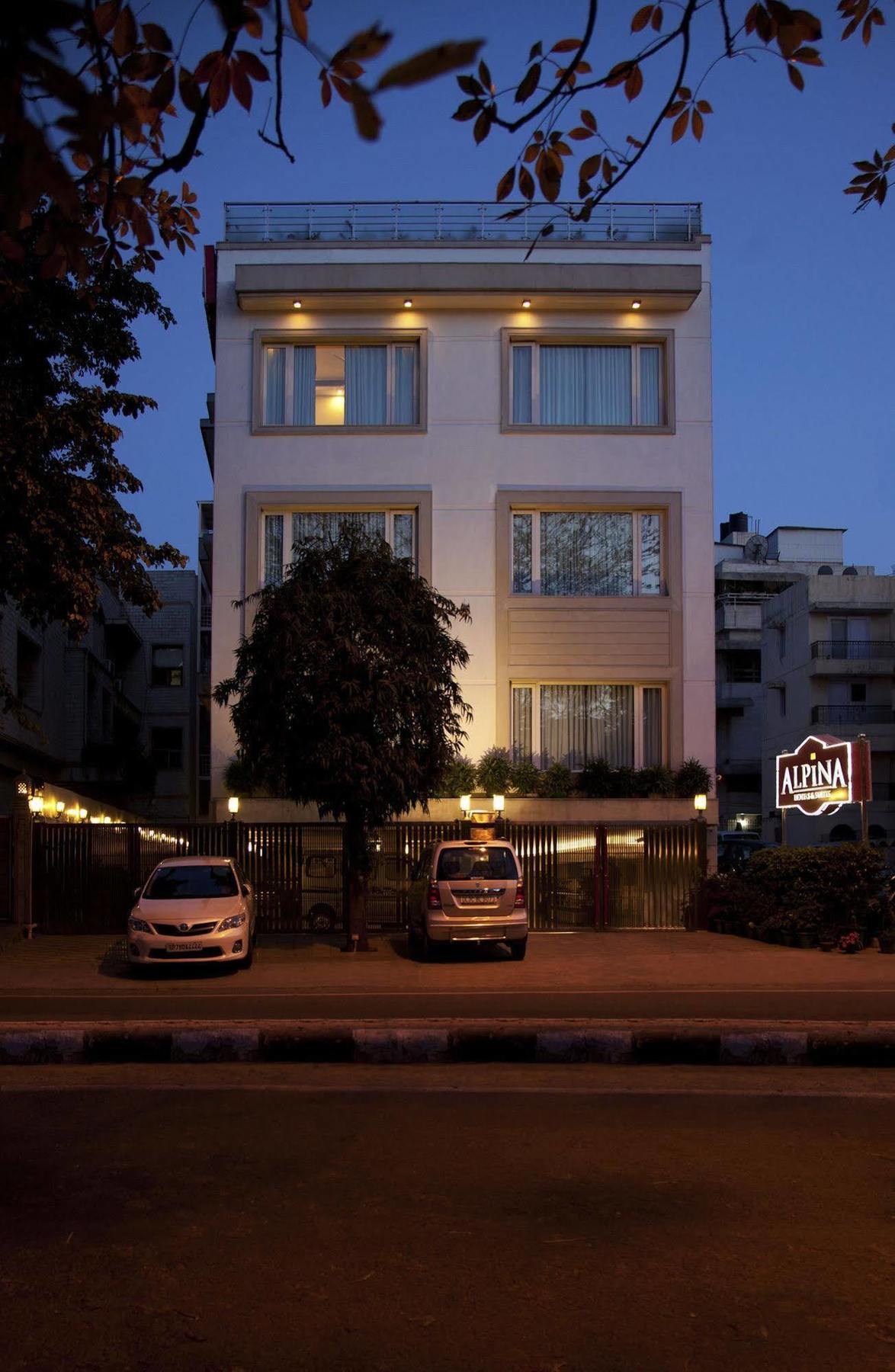 Alpina Hotels & Suites New Delhi Bagian luar foto